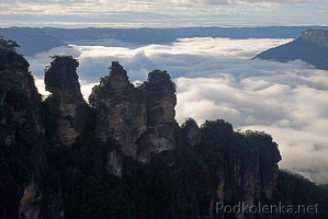12 blue mountains three sisters